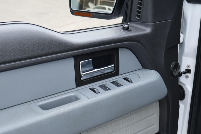 Ford F-150 Vehicle Full-screen Gallery Image 18