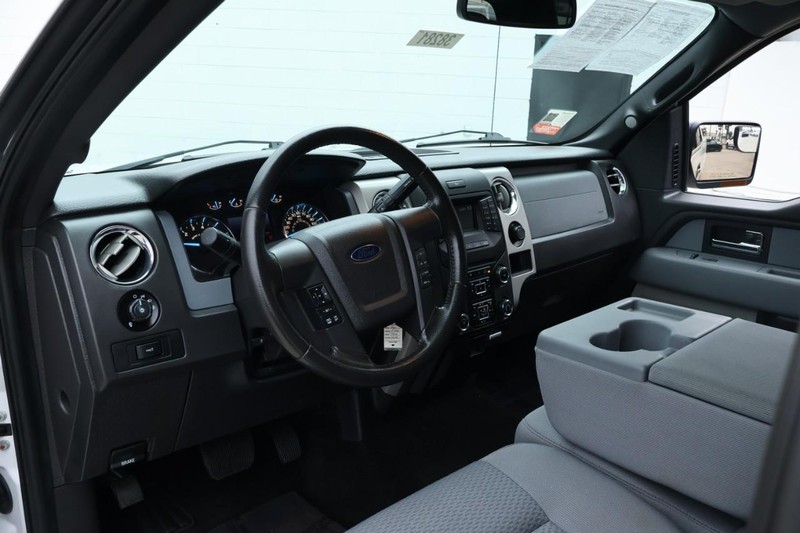 Ford F-150 Vehicle Full-screen Gallery Image 19