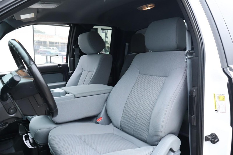 Ford F-150 Vehicle Full-screen Gallery Image 21