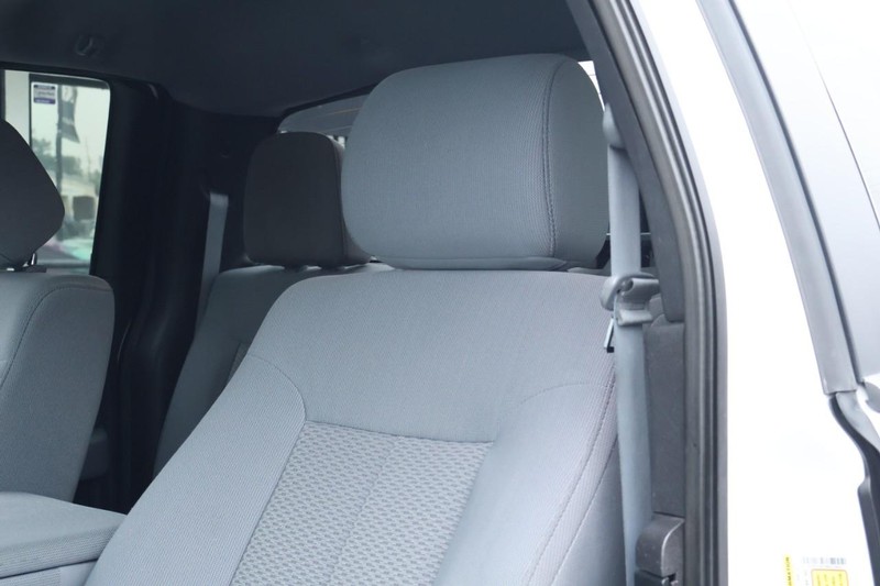 Ford F-150 Vehicle Full-screen Gallery Image 22