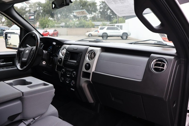 Ford F-150 Vehicle Full-screen Gallery Image 23