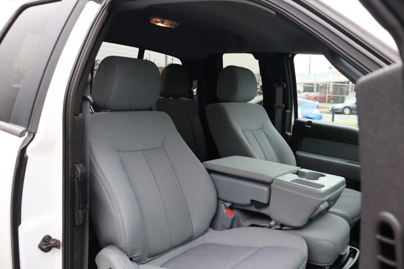 Ford F-150 Vehicle Full-screen Gallery Image 24