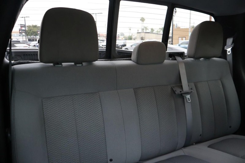 Ford F-150 Vehicle Full-screen Gallery Image 25