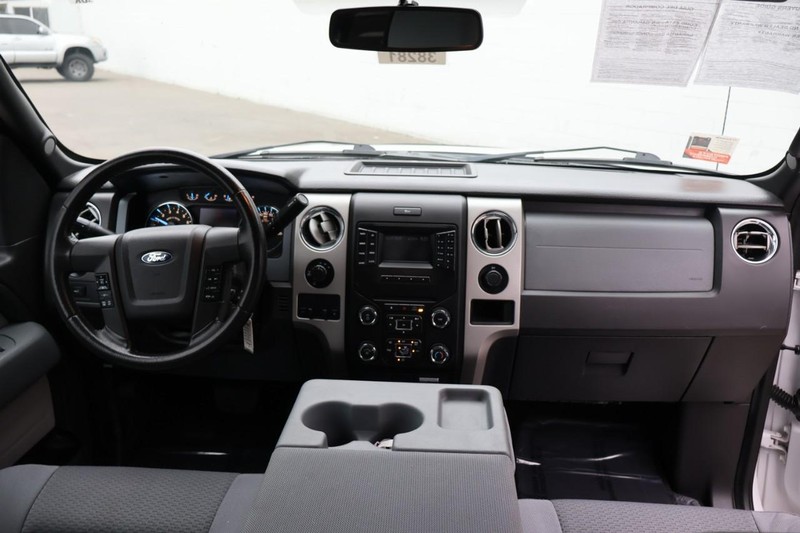Ford F-150 Vehicle Full-screen Gallery Image 26