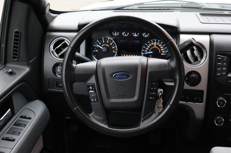 Ford F-150 Vehicle Full-screen Gallery Image 28