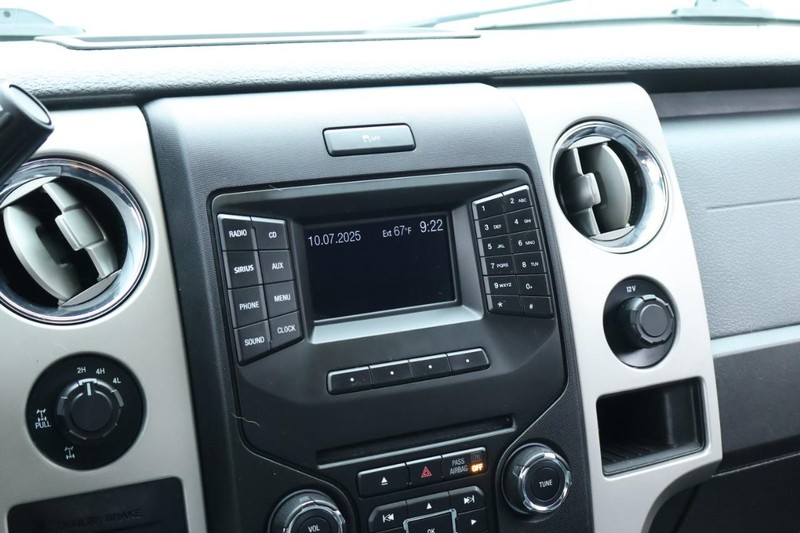 Ford F-150 Vehicle Full-screen Gallery Image 32