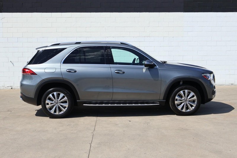 Mercedes-Benz GLE Vehicle Full-screen Gallery Image 04