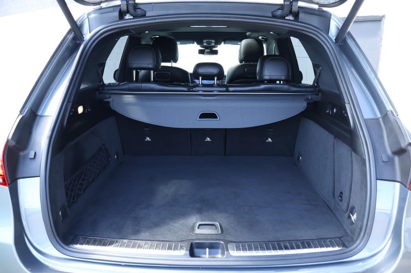 Mercedes-Benz GLE Vehicle Full-screen Gallery Image 08