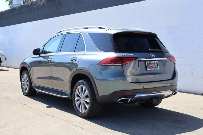 Mercedes-Benz GLE Vehicle Full-screen Gallery Image 10