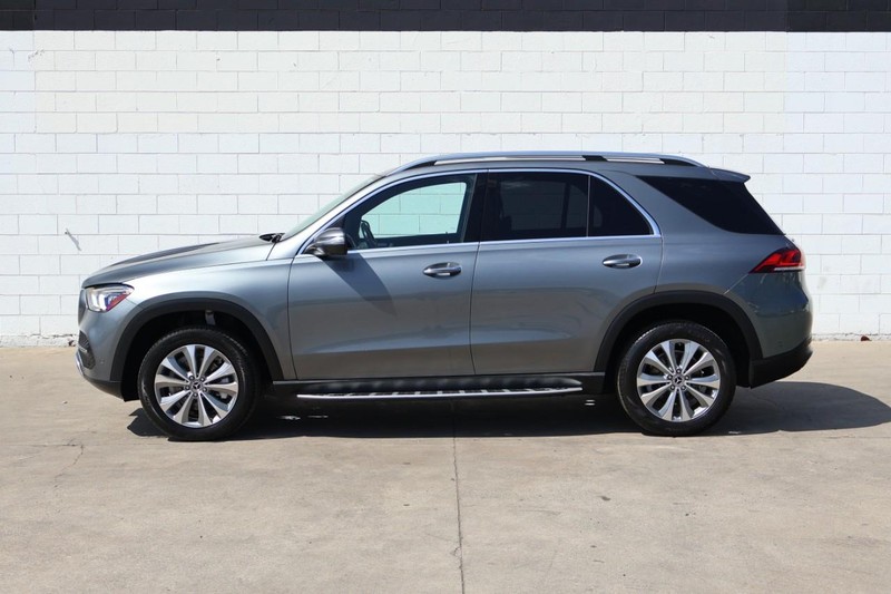 Mercedes-Benz GLE Vehicle Full-screen Gallery Image 11