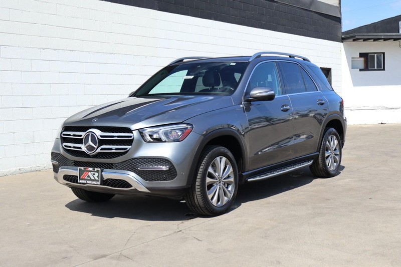 Mercedes-Benz GLE Vehicle Full-screen Gallery Image 12