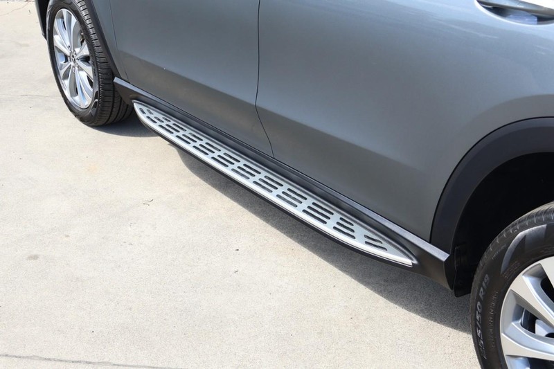 Mercedes-Benz GLE Vehicle Full-screen Gallery Image 13