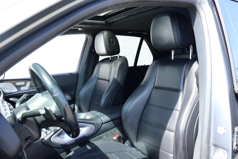 Mercedes-Benz GLE Vehicle Full-screen Gallery Image 20