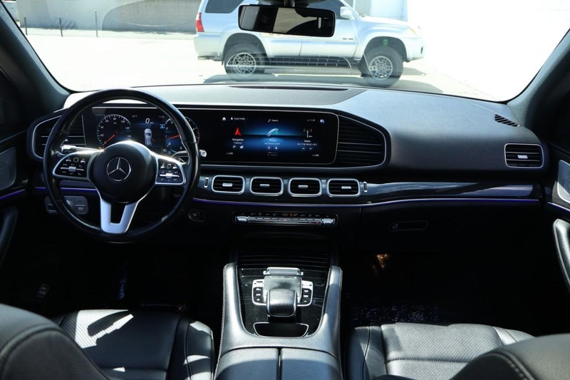 Mercedes-Benz GLE Vehicle Full-screen Gallery Image 27