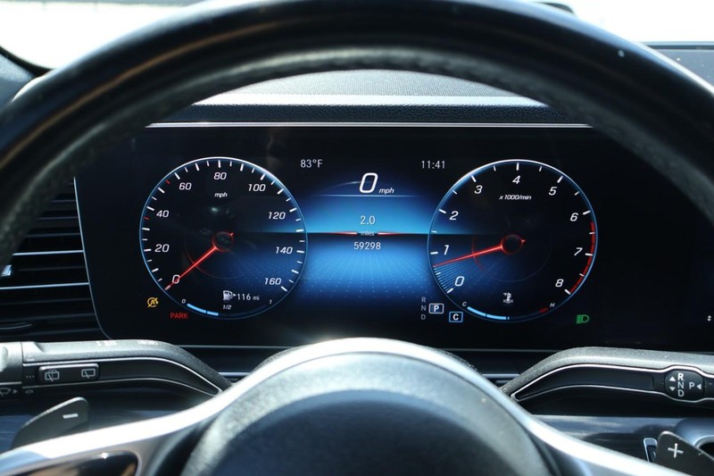 Mercedes-Benz GLE Vehicle Full-screen Gallery Image 28