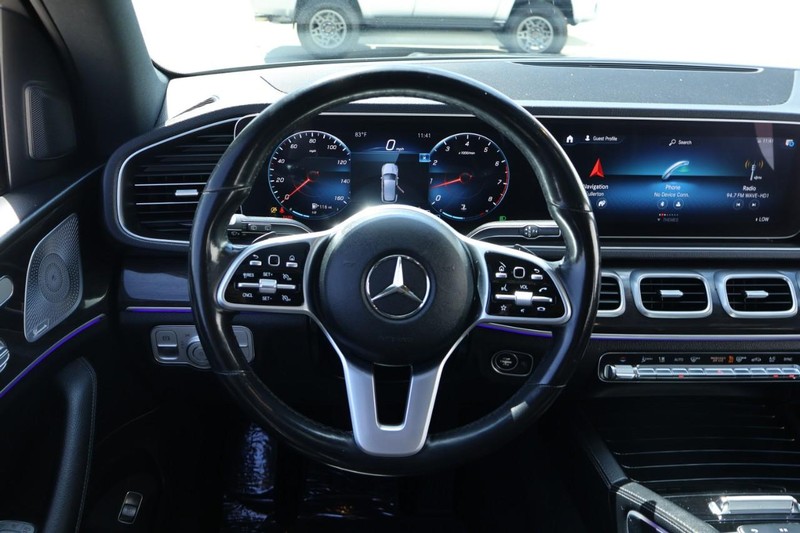 Mercedes-Benz GLE Vehicle Full-screen Gallery Image 29
