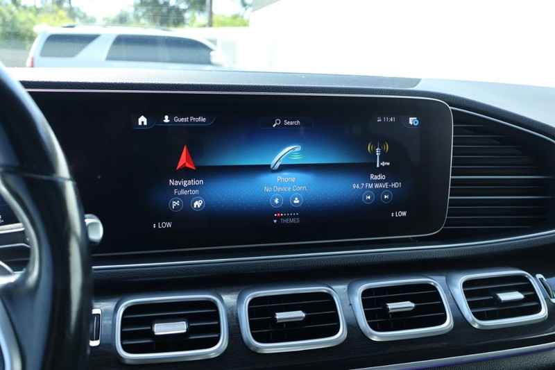 Mercedes-Benz GLE Vehicle Full-screen Gallery Image 33