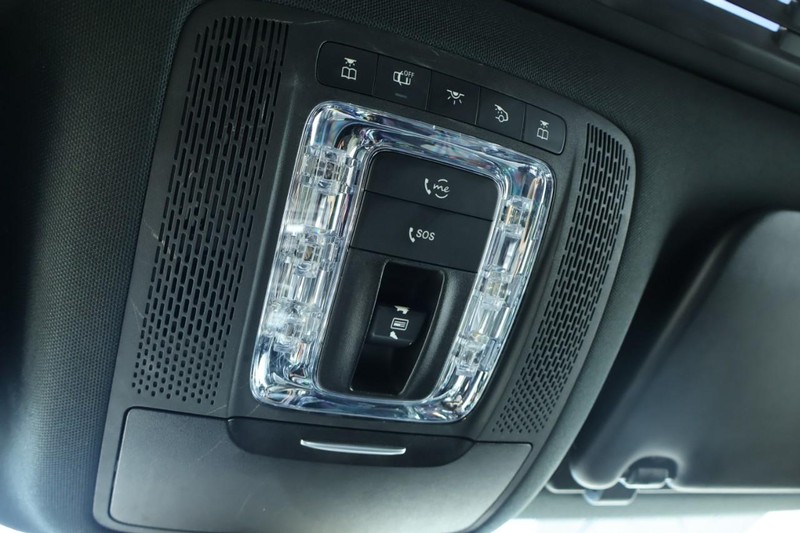 Mercedes-Benz GLE Vehicle Full-screen Gallery Image 38