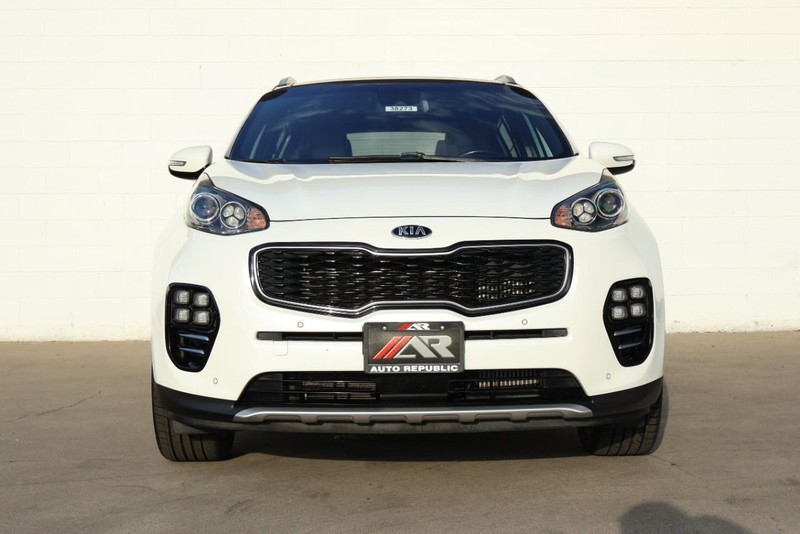 Kia Sportage Vehicle Full-screen Gallery Image 02