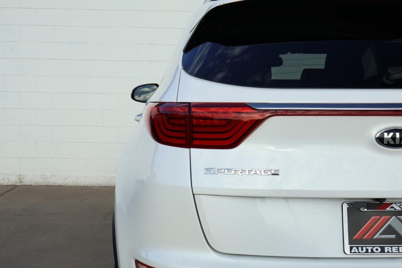 Kia Sportage Vehicle Full-screen Gallery Image 07