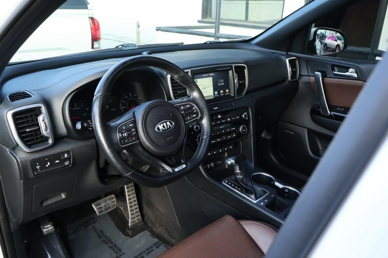 Kia Sportage Vehicle Full-screen Gallery Image 17
