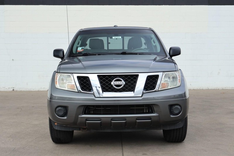 Nissan Frontier Vehicle Full-screen Gallery Image 02