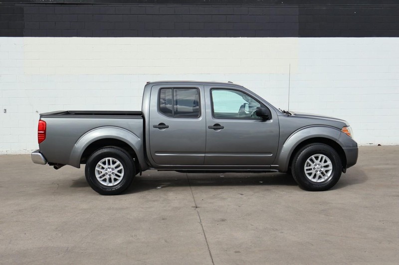 Nissan Frontier Vehicle Full-screen Gallery Image 04