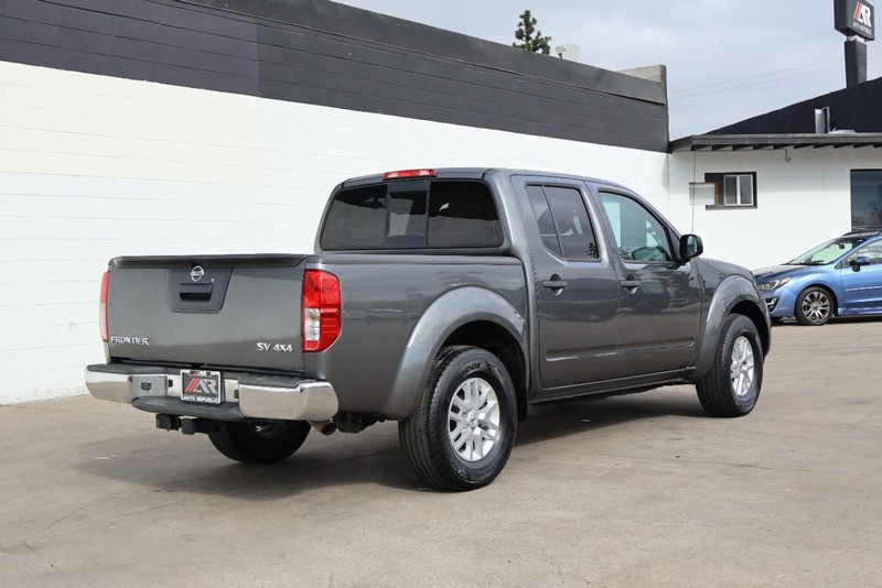 Nissan Frontier Vehicle Full-screen Gallery Image 05
