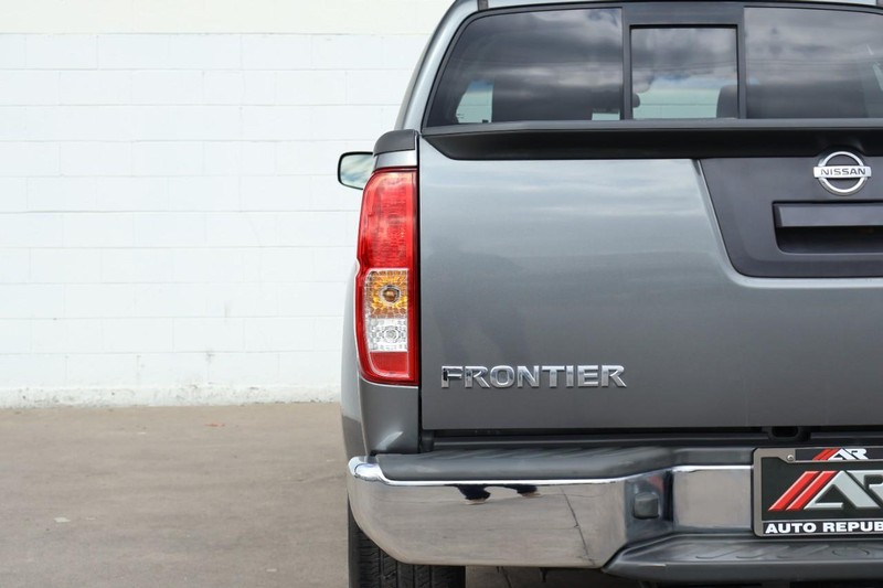 Nissan Frontier Vehicle Full-screen Gallery Image 07