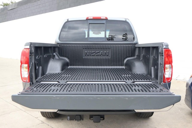 Nissan Frontier Vehicle Full-screen Gallery Image 08