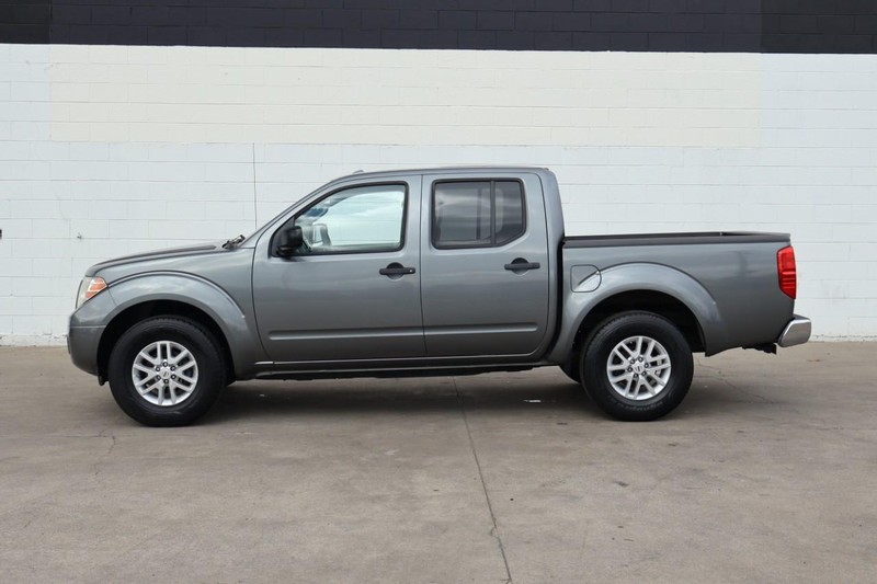 Nissan Frontier Vehicle Full-screen Gallery Image 11