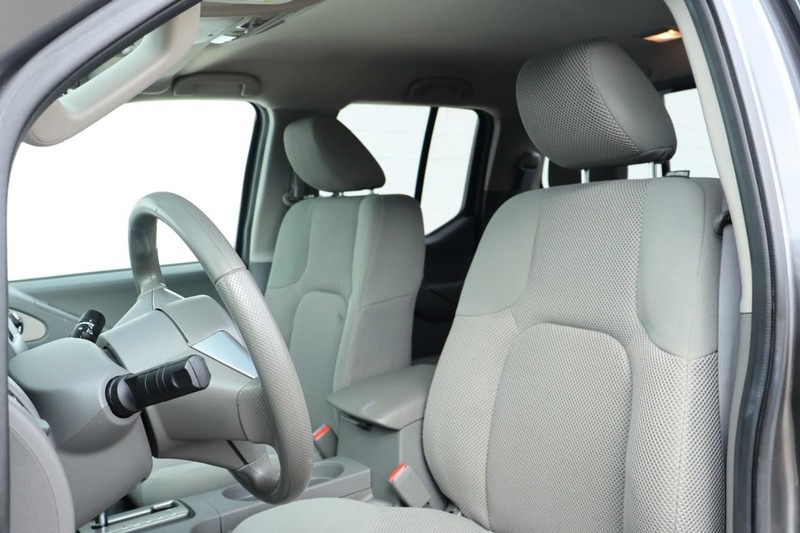 Nissan Frontier Vehicle Full-screen Gallery Image 18