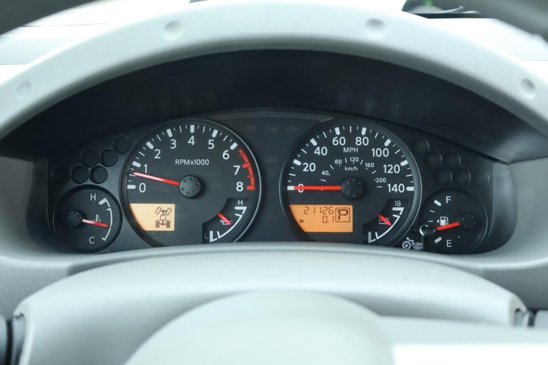 Nissan Frontier Vehicle Full-screen Gallery Image 25