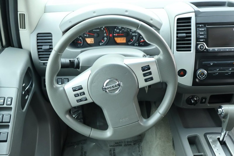 Nissan Frontier Vehicle Full-screen Gallery Image 26