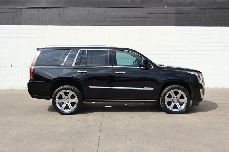 Cadillac Escalade Vehicle Full-screen Gallery Image 04