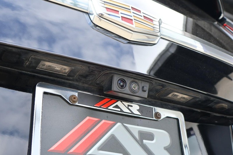 Cadillac Escalade Vehicle Full-screen Gallery Image 08