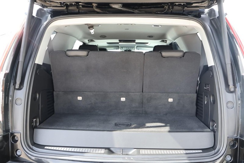 Cadillac Escalade Vehicle Full-screen Gallery Image 09