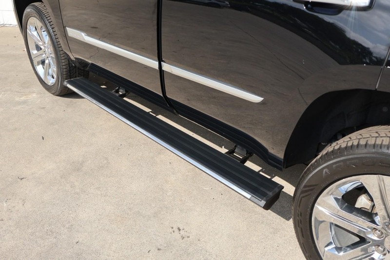 Cadillac Escalade Vehicle Full-screen Gallery Image 14