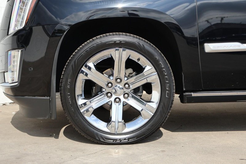 Cadillac Escalade Vehicle Full-screen Gallery Image 16