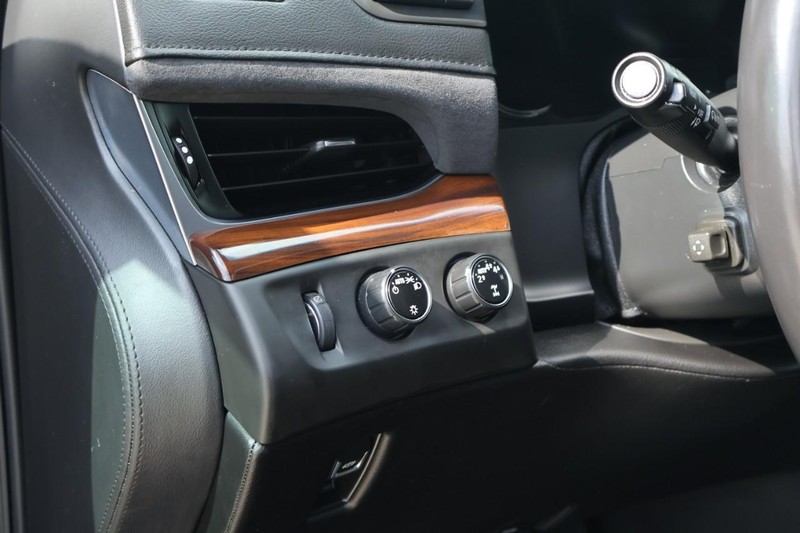 Cadillac Escalade Vehicle Full-screen Gallery Image 19