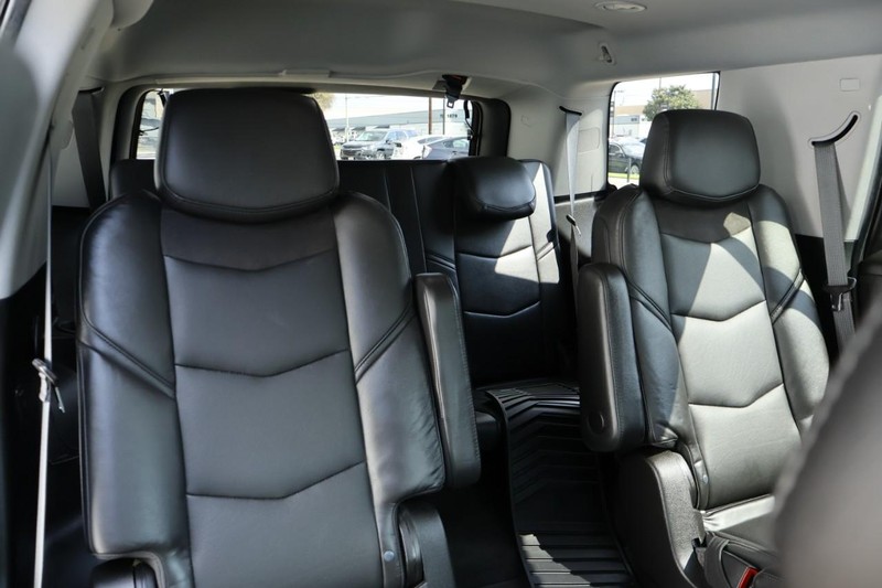 Cadillac Escalade Vehicle Full-screen Gallery Image 26