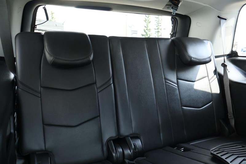 Cadillac Escalade Vehicle Full-screen Gallery Image 27