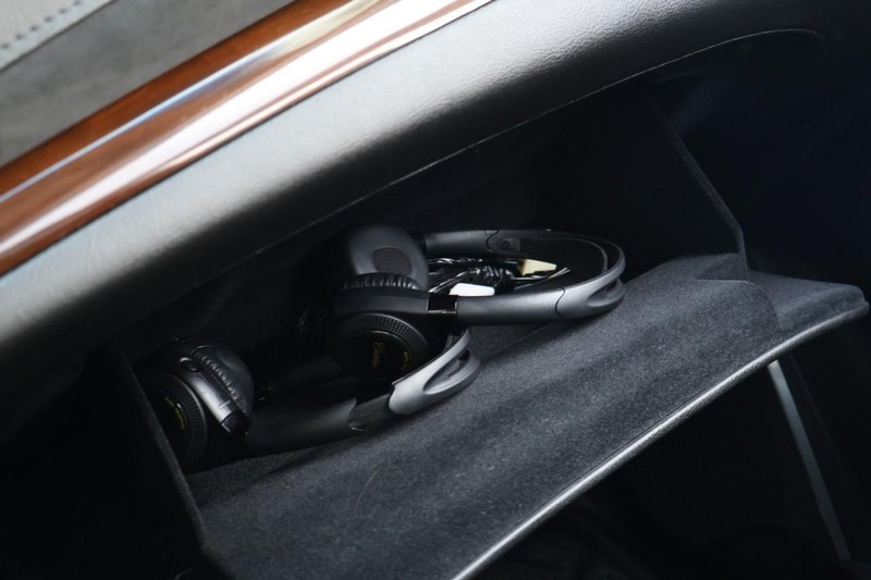 Cadillac Escalade Vehicle Full-screen Gallery Image 30