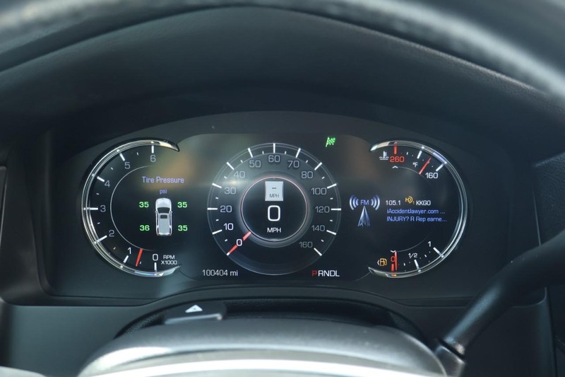 Cadillac Escalade Vehicle Full-screen Gallery Image 32