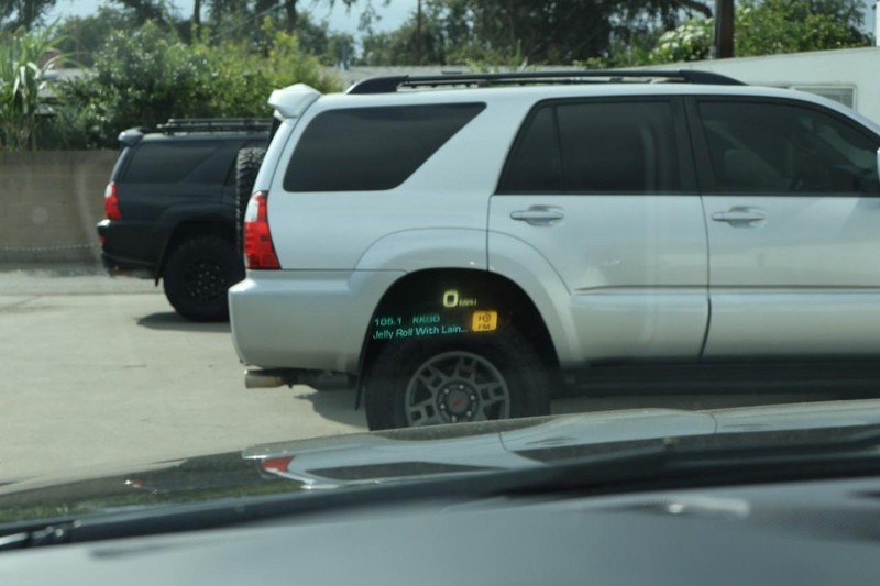 Cadillac Escalade Vehicle Full-screen Gallery Image 33