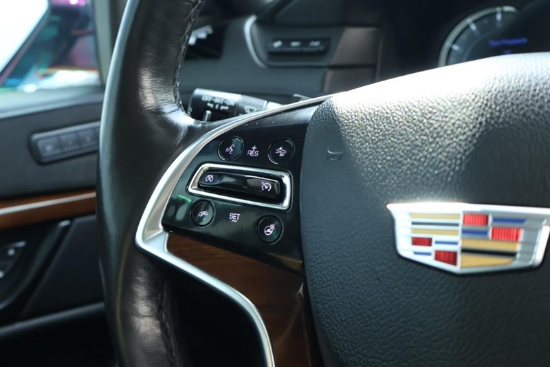 Cadillac Escalade Vehicle Full-screen Gallery Image 35