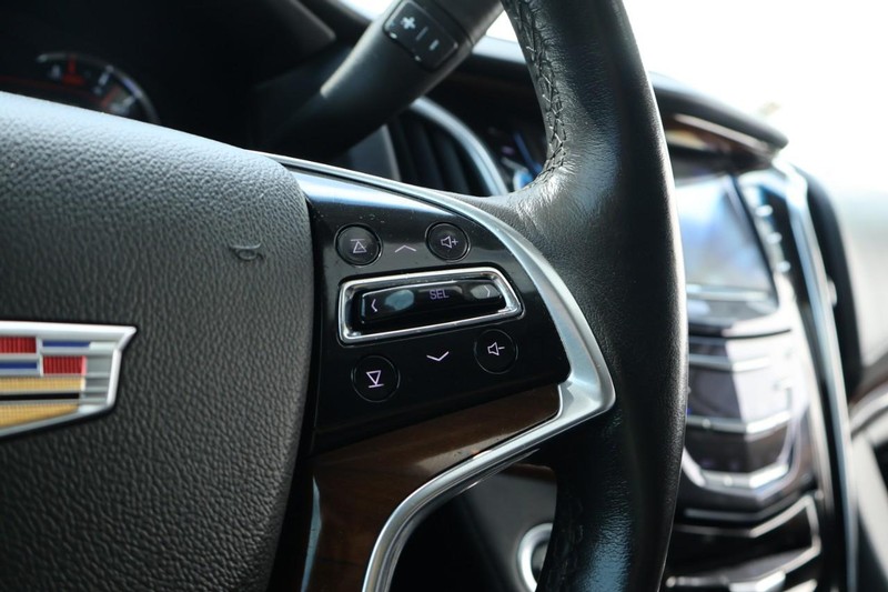 Cadillac Escalade Vehicle Full-screen Gallery Image 36