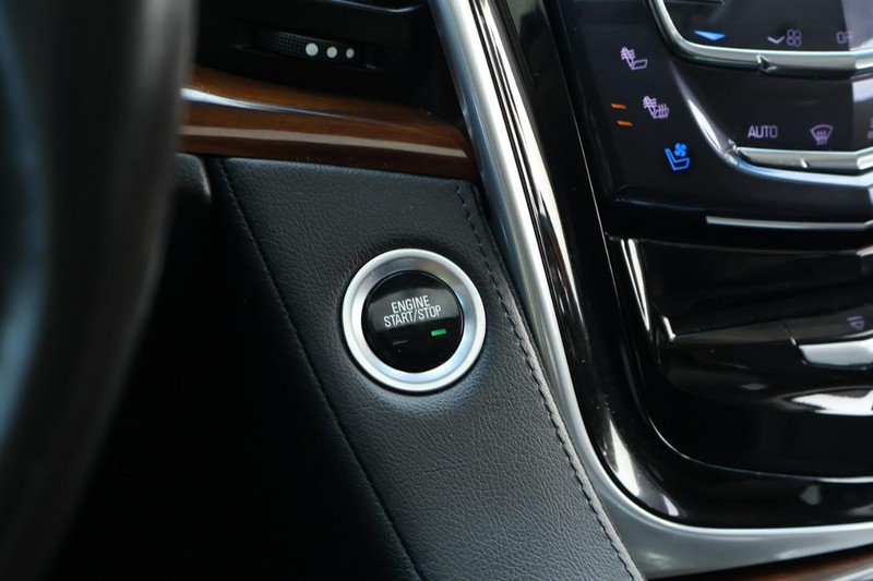 Cadillac Escalade Vehicle Full-screen Gallery Image 37