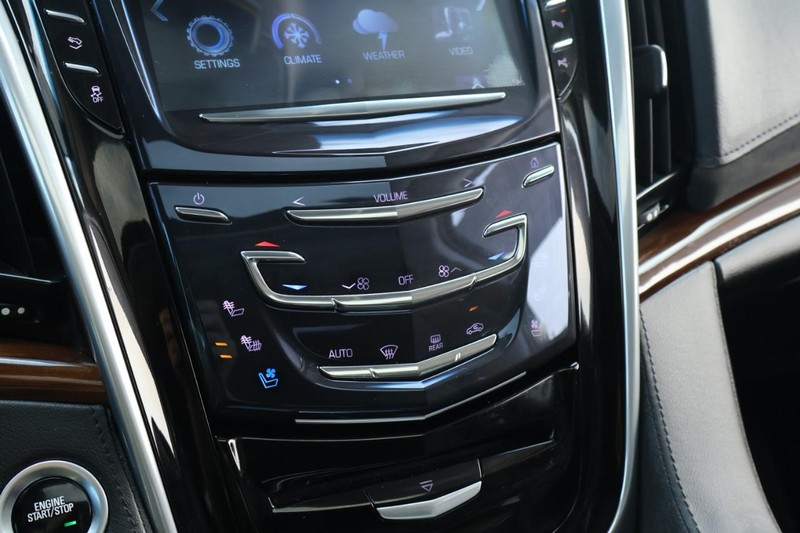Cadillac Escalade Vehicle Full-screen Gallery Image 42