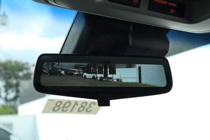 Cadillac Escalade Vehicle Full-screen Gallery Image 45